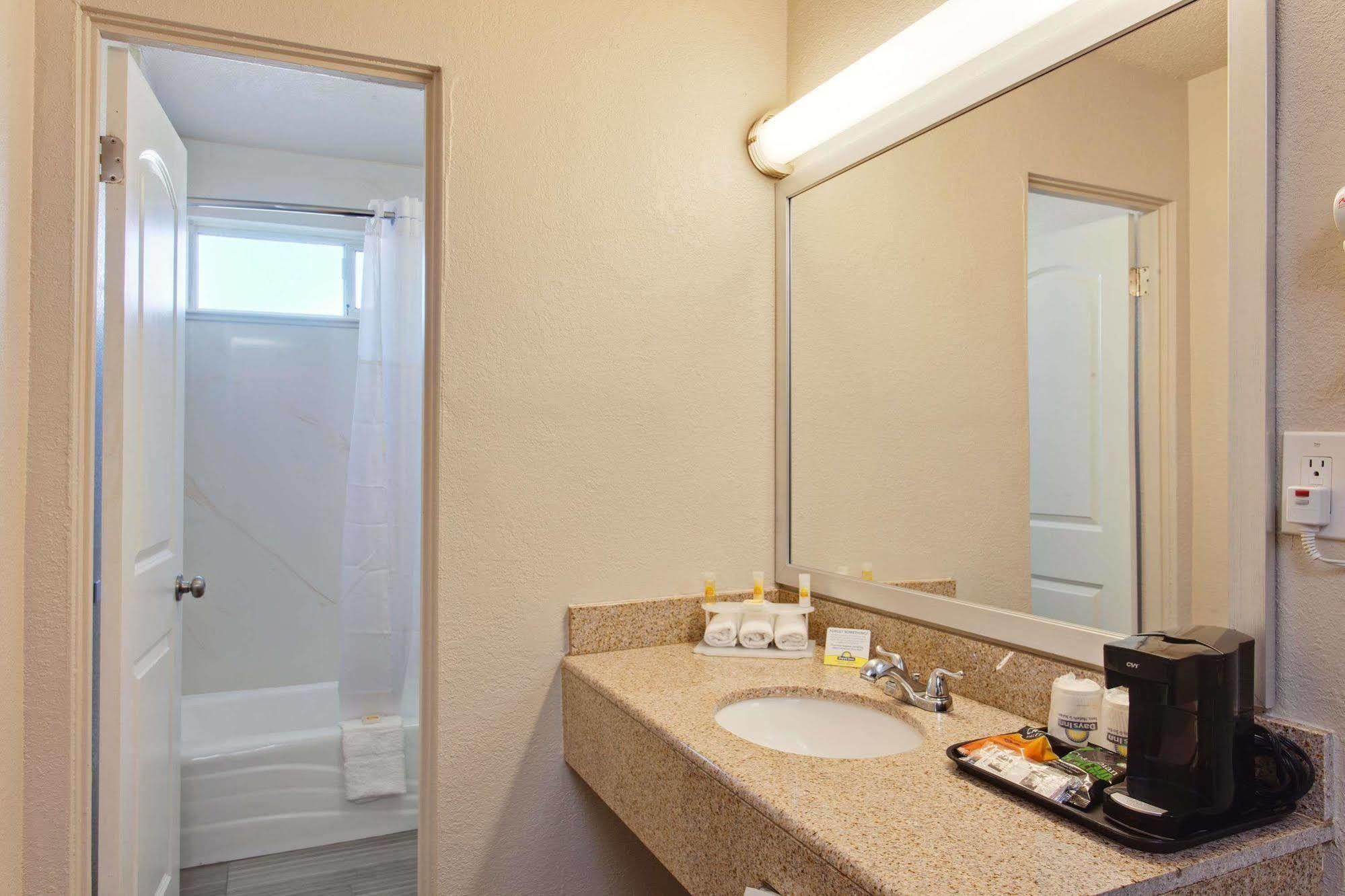 Days Inn By Wyndham Chowchilla Gateway To Yosemite Ngoại thất bức ảnh